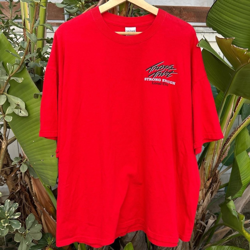 Vintage 2000s Travis Tritt Strong Enough Local Crew T-Shirt Red XXL